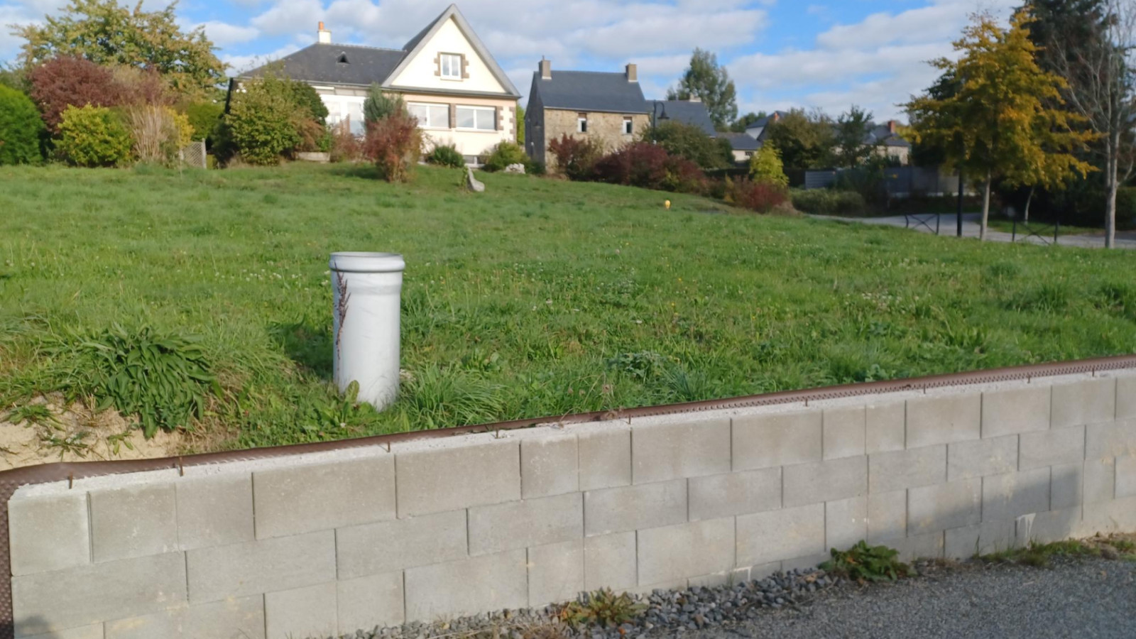 Terrain constructible de 369m2 à Pocé-les-Bois