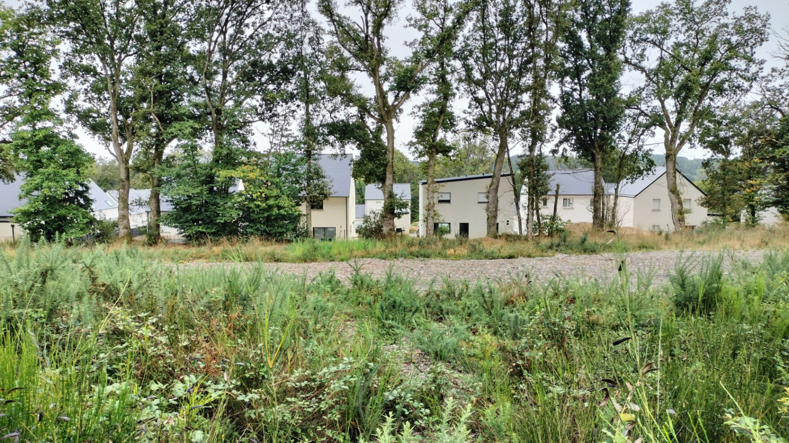 Terrain constructible de 404m2 à Bourg-des-Comptes