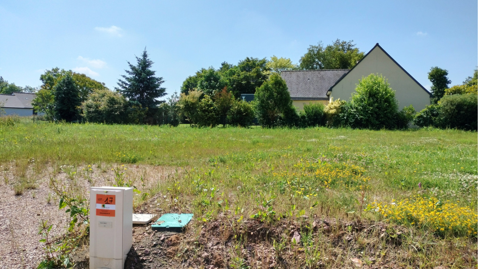 Terrain constructible de 350m2 à Domagné