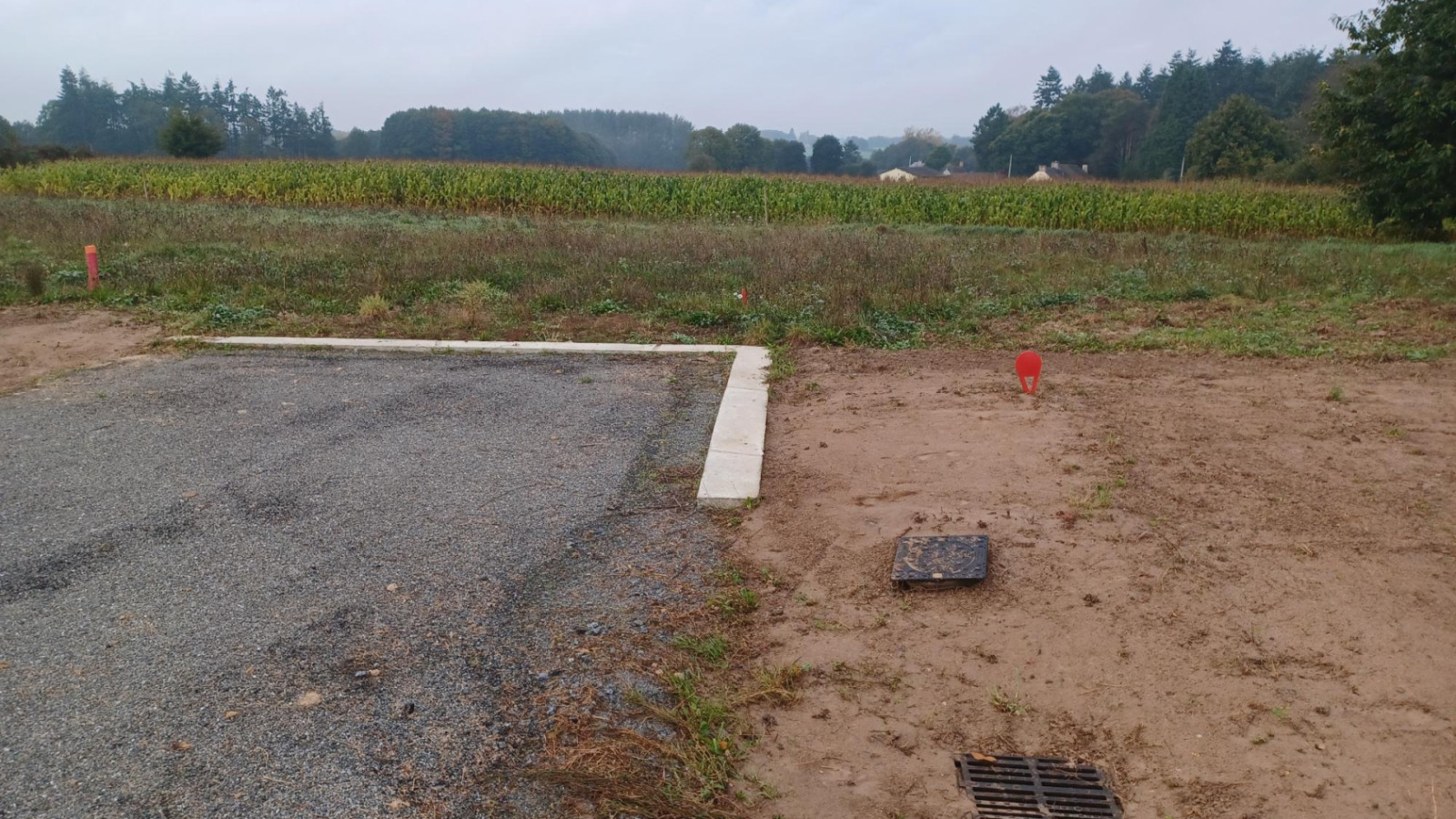 Terrain constructible de 276m2 à Saint-Gondran