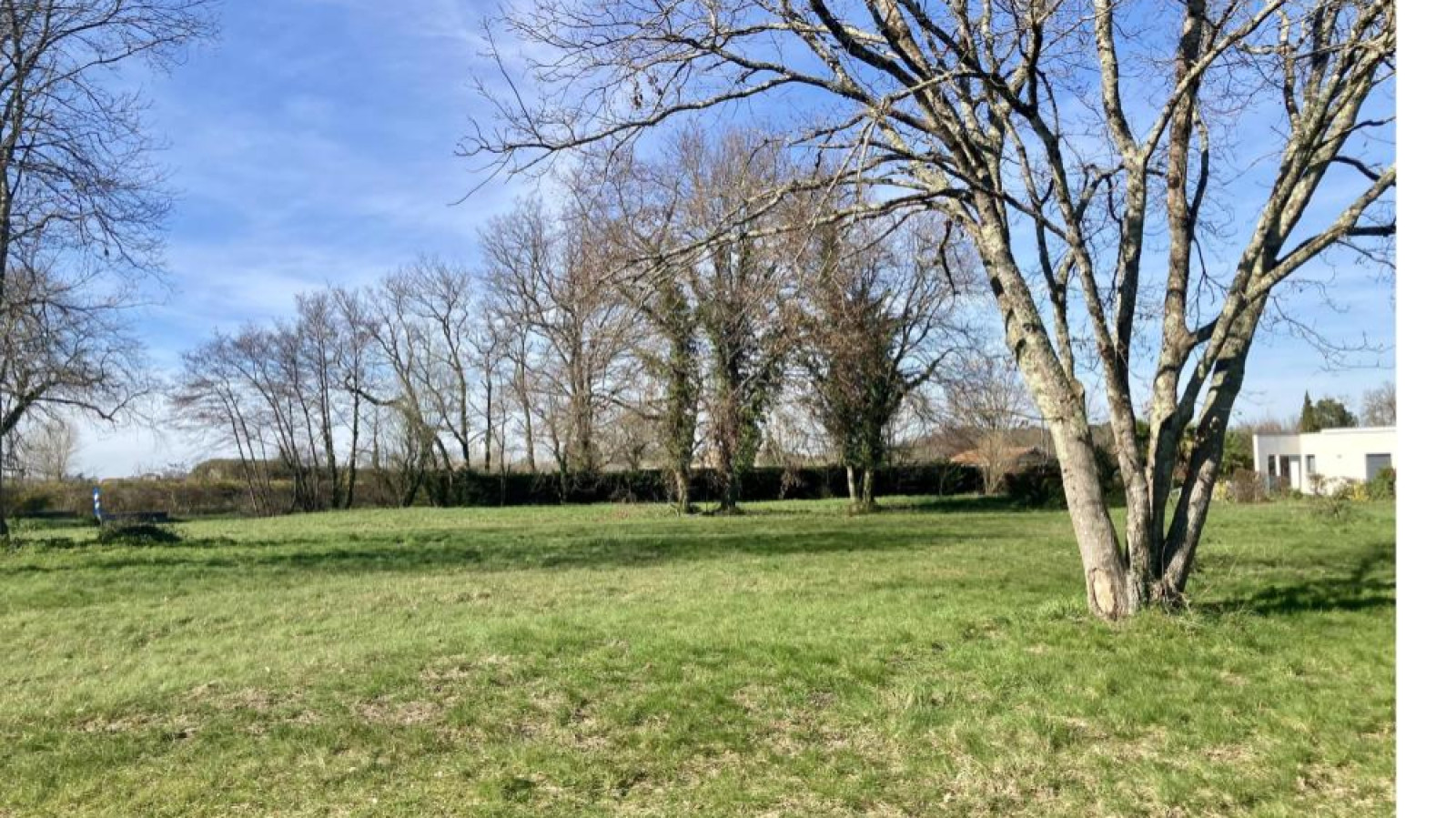 Terrain constructible de 930m2 à Margaux-Cantenac