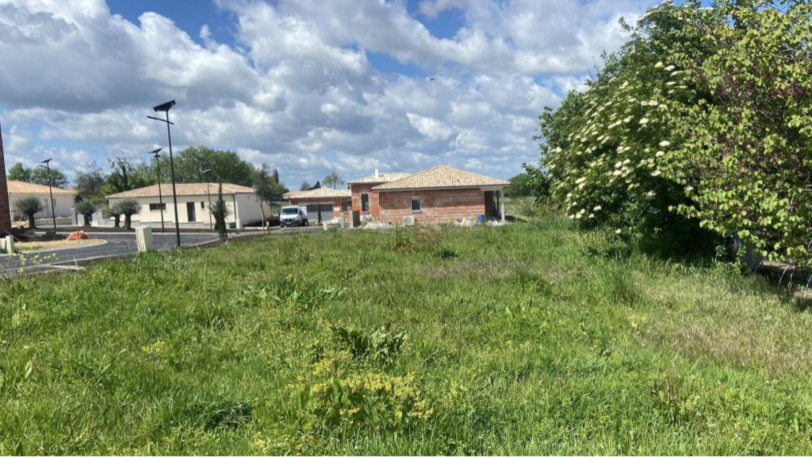 Terrain constructible de 609m2 à Léognan