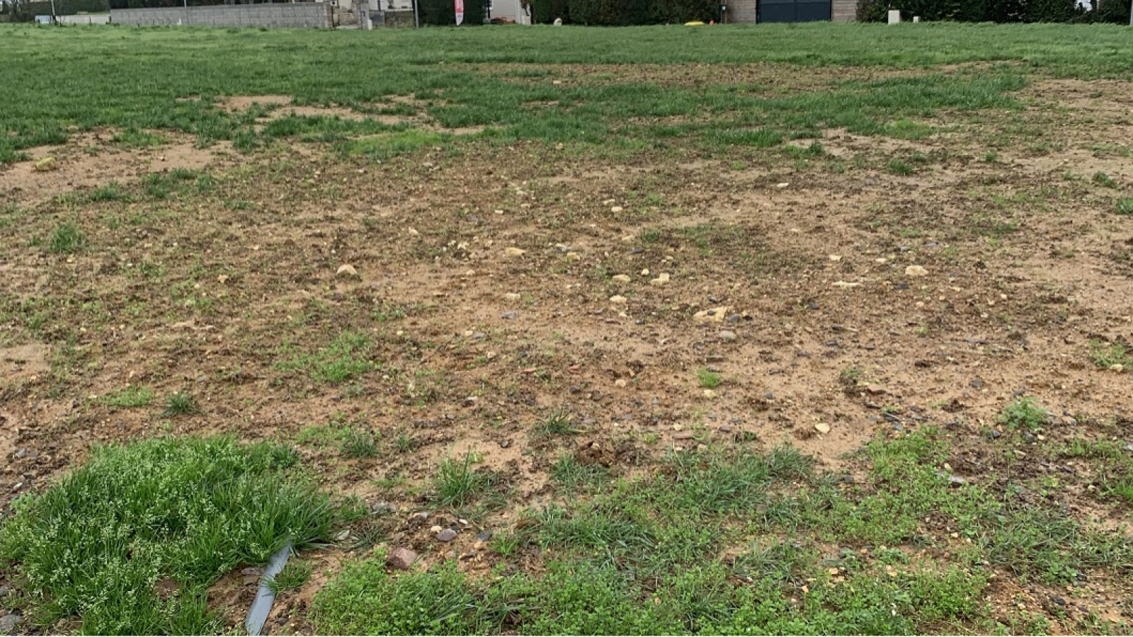 Terrain constructible de 701m2 à Verdelais