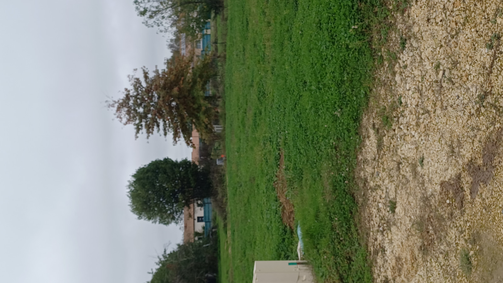 Terrain constructible de 609m2 à Villegouge