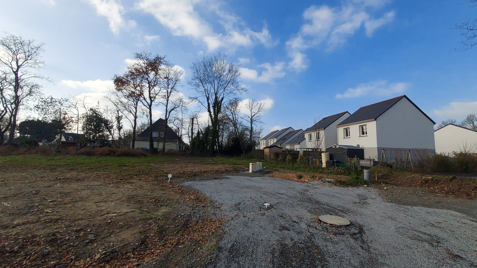 Terrain constructible de 405m2 à Bourg-des-Comptes