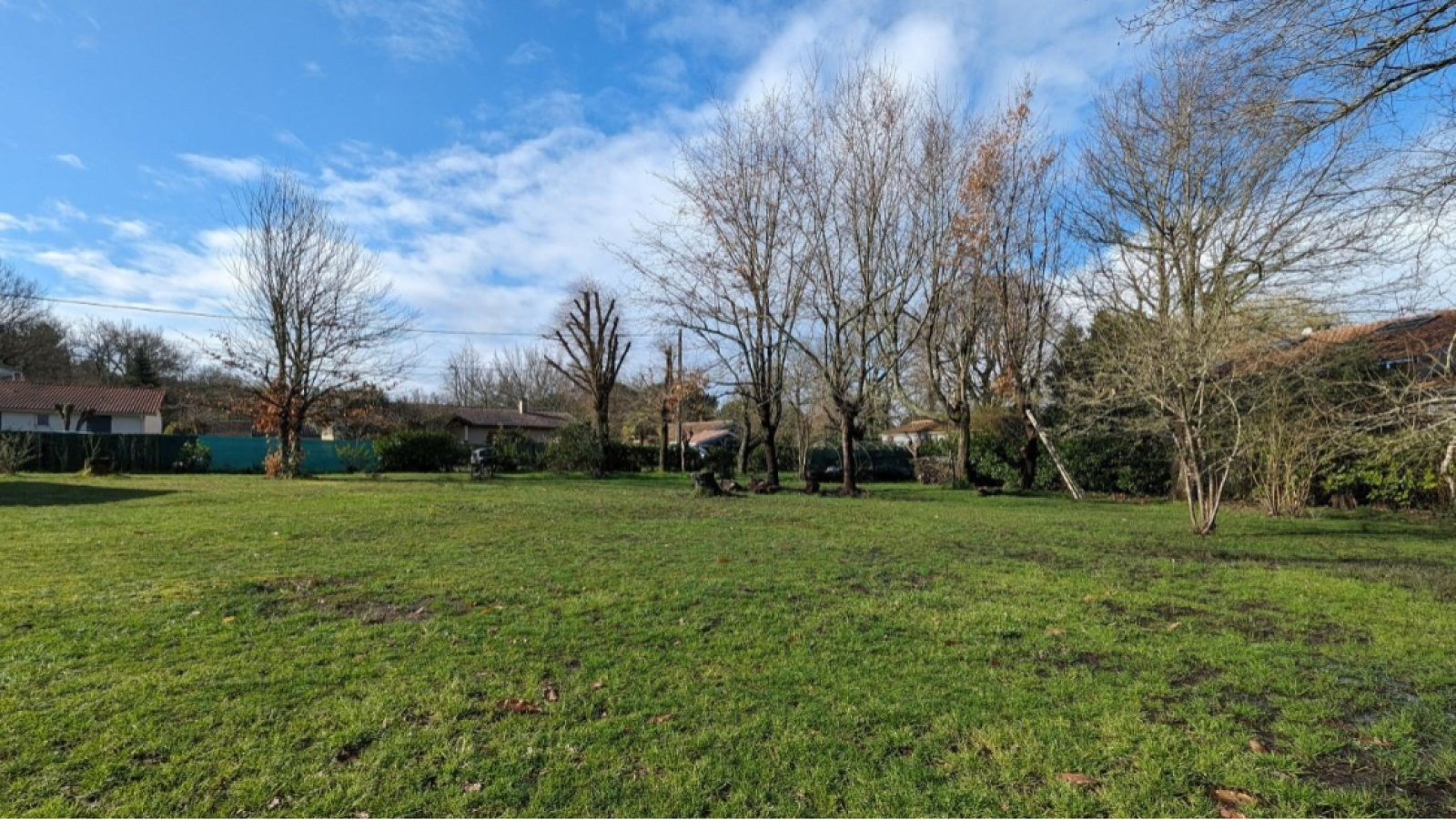 Terrain constructible de 1400m2 à Le Teich