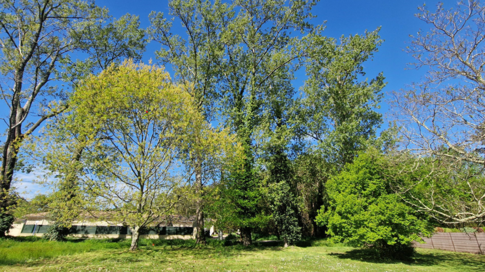 Terrain constructible de 745m2 à Le Teich