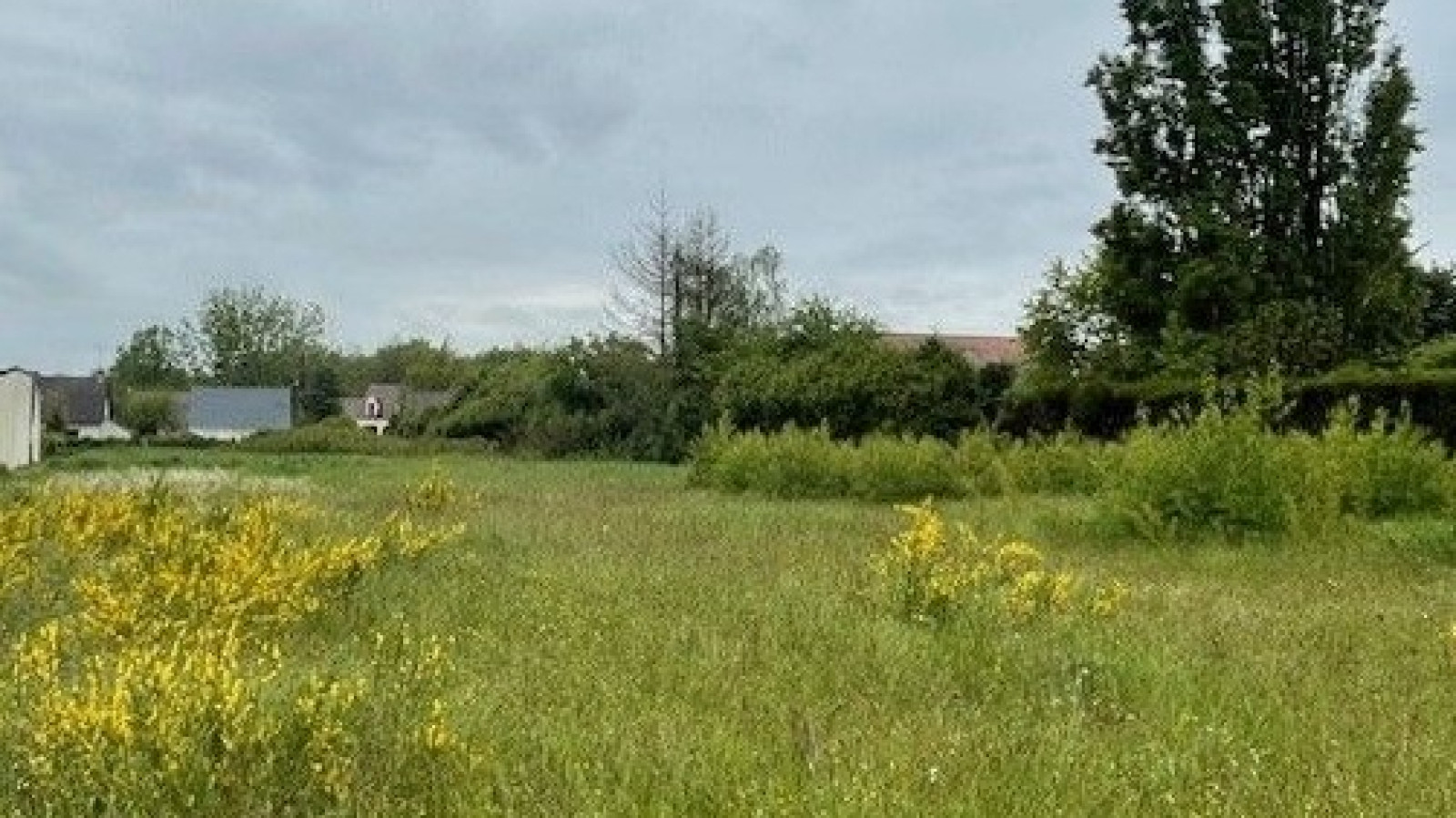 Terrain constructible de 337m2 à La Ferté-Saint-Aubin