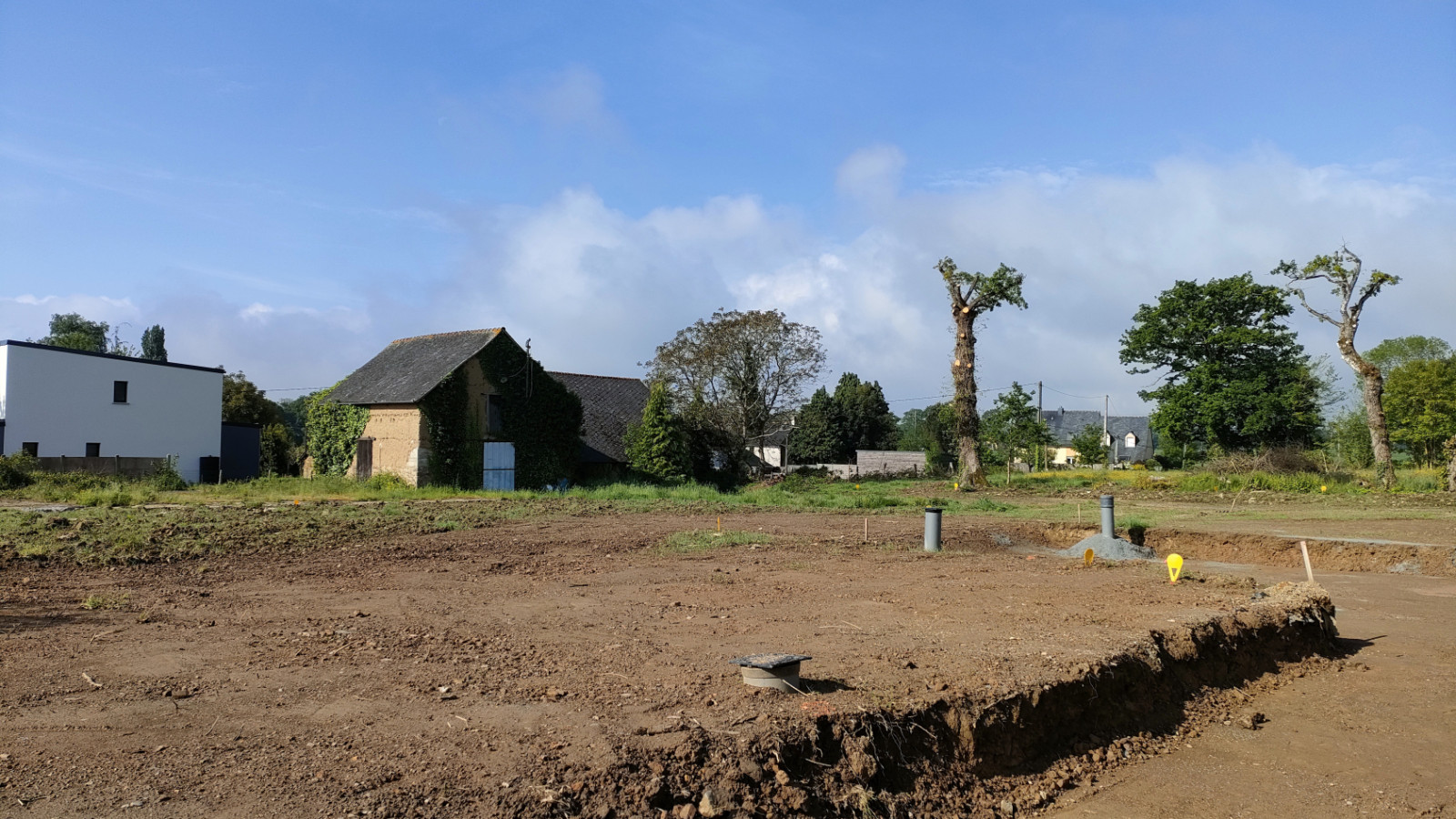 Terrain constructible de 354m2 à Monterfil