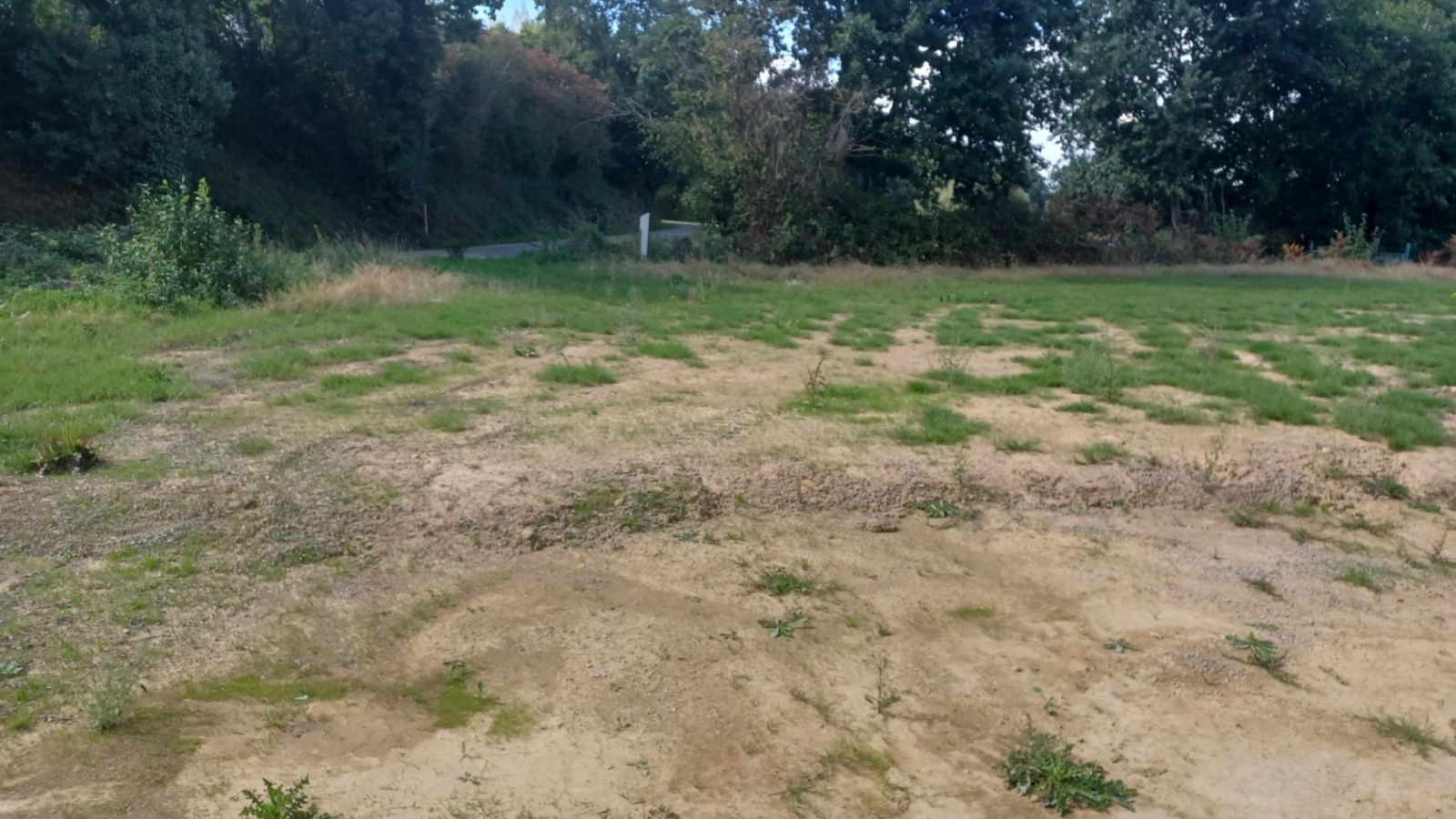 Terrain constructible de 483m2 à Romagné