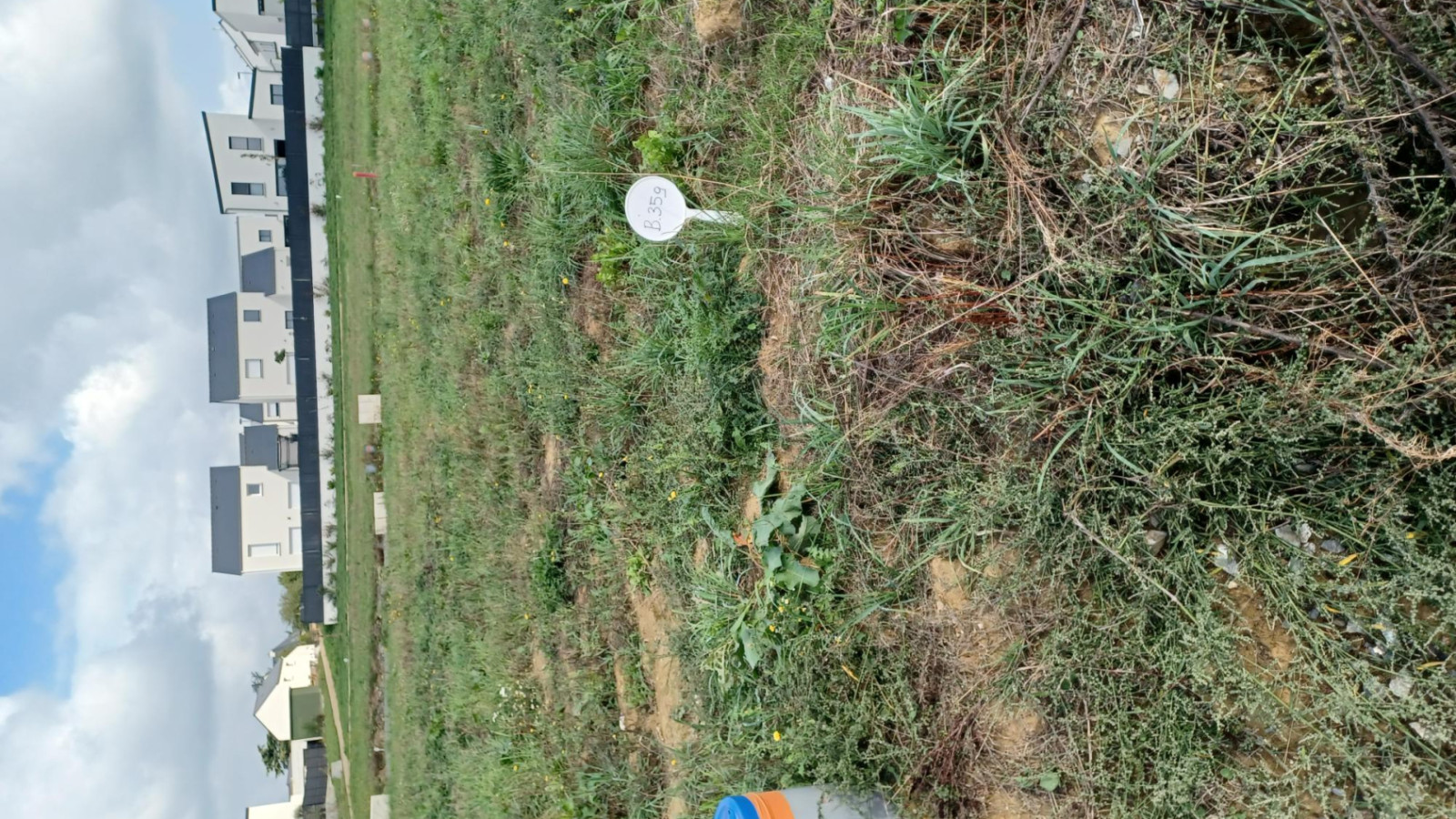 Terrain constructible de 412m2 à Bourg-des-Comptes