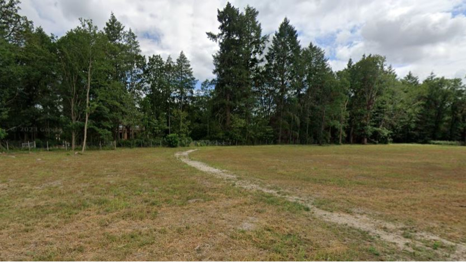 Terrain constructible de 1656m2 à Nouan-le-Fuzelier