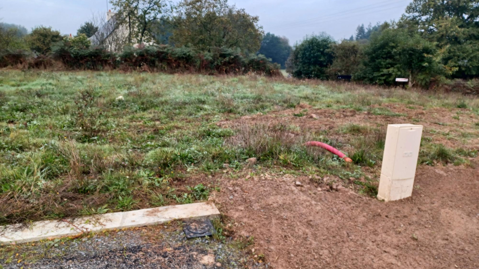 Terrain constructible de 300m2 à Bréal-sous-Montfort