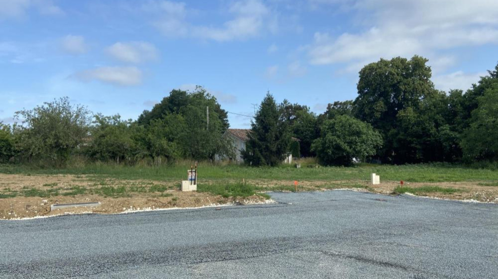 Terrain constructible de 586m2 à Vayres