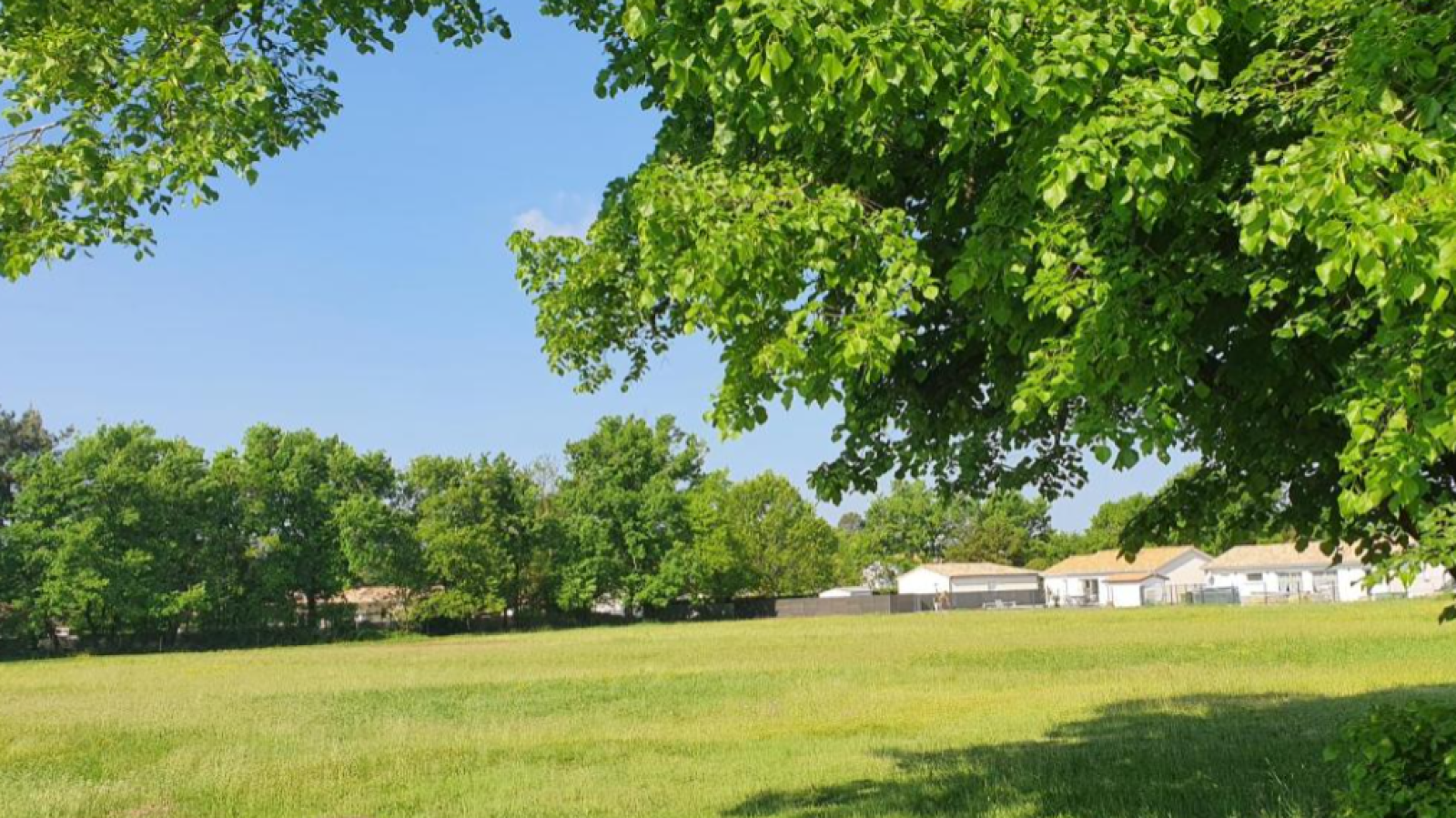 Terrain constructible de 773m2 à Saint-Selve