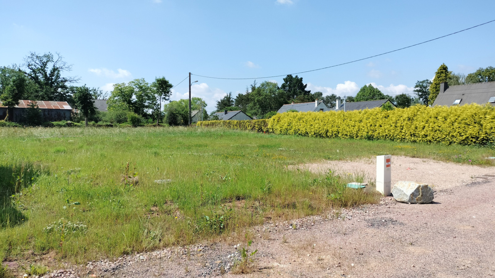 Terrain constructible de 323m2 à Mernel