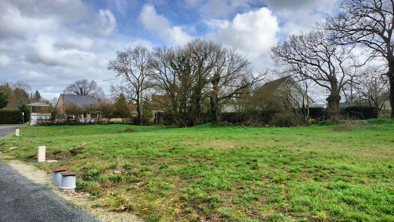 Terrain constructible de 352m2 à Rannée