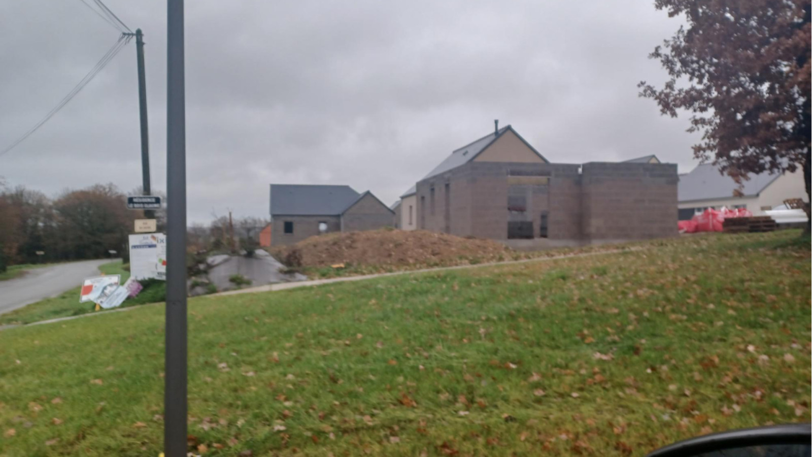 Terrain constructible de 341m2 à Poligné