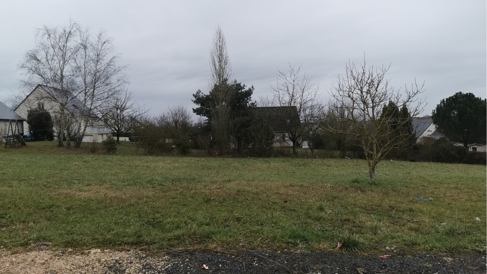 Terrain constructible de 610m2 à Azay-sur-Cher