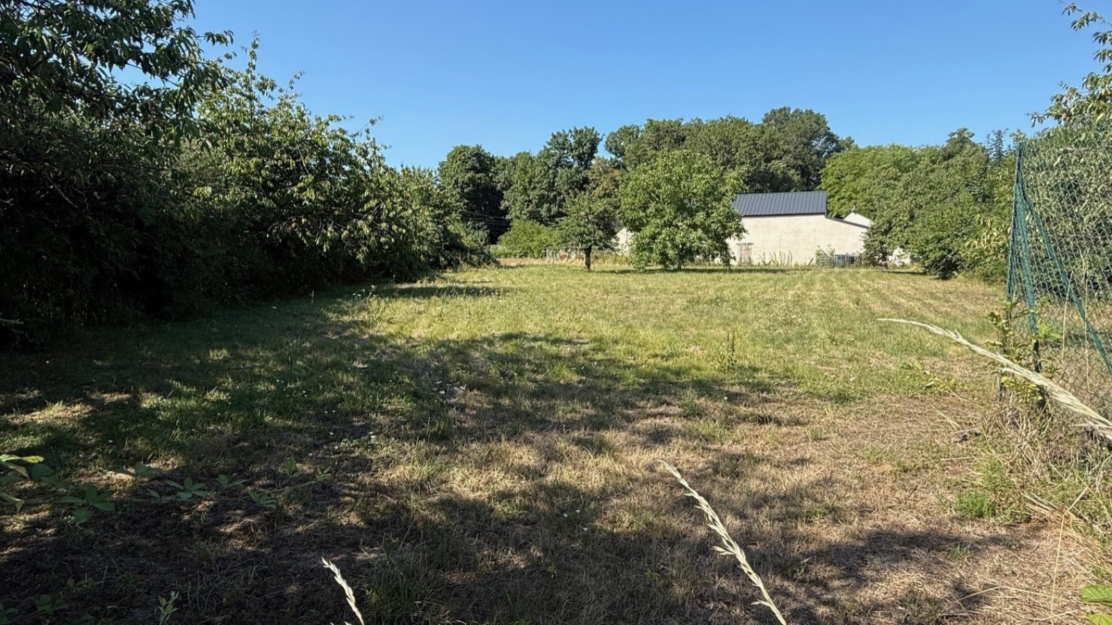 Terrain constructible de 923m2 à Sandillon