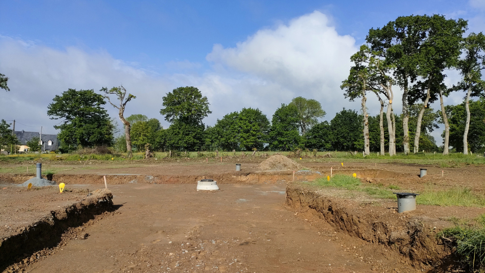 Terrain constructible de 260m2 à Guipel