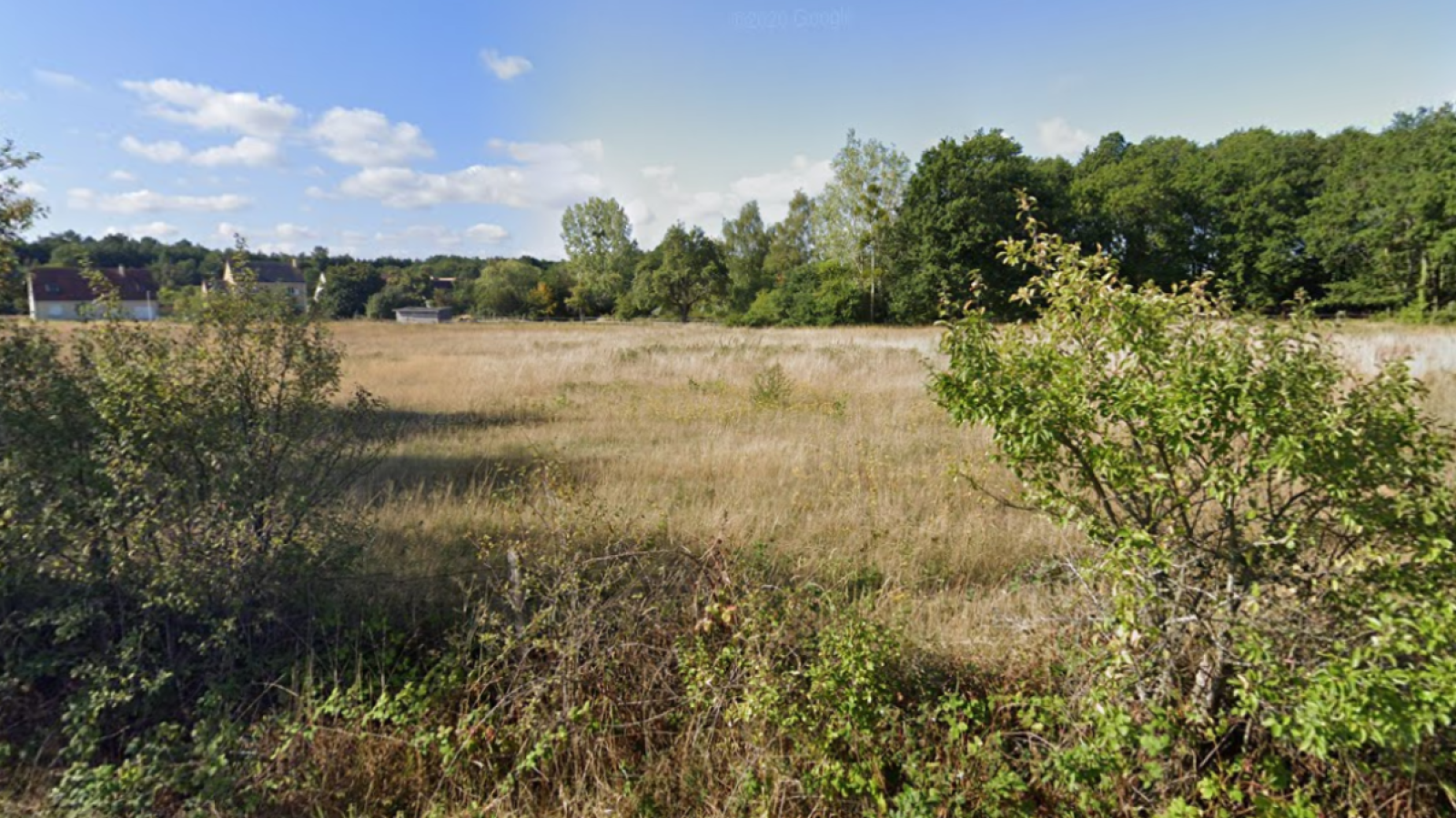 Terrain constructible de 542m2 à Traînou