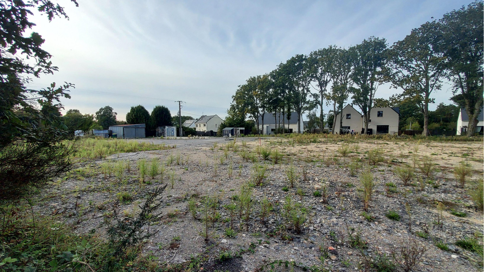 Terrain constructible de 352m2 à Rannée