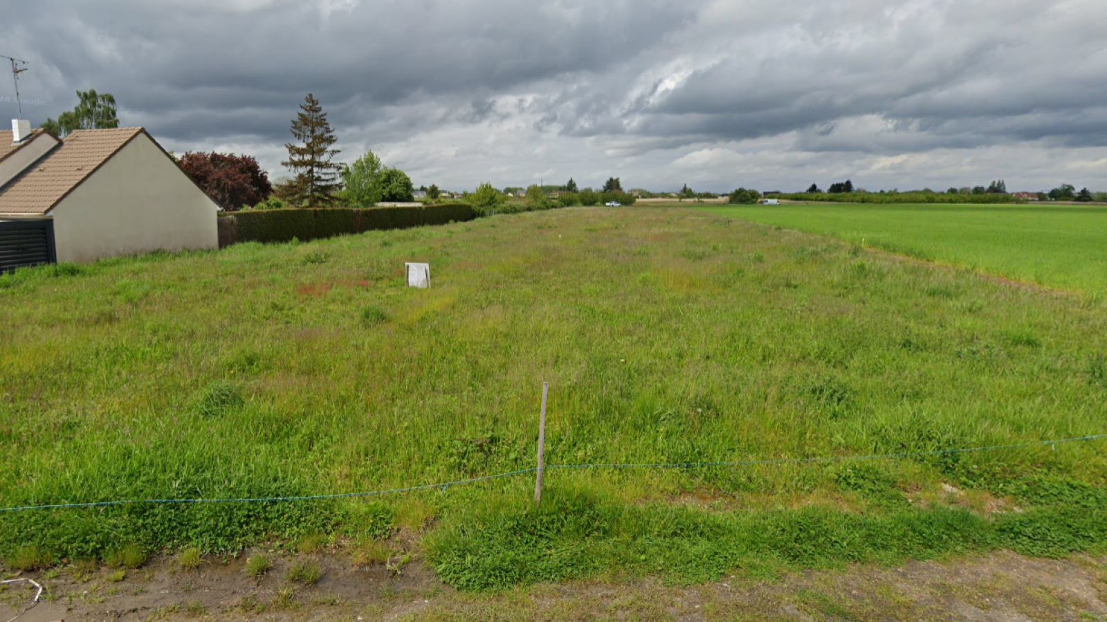 Terrain constructible de 559m2 à Mareau-aux-Prés