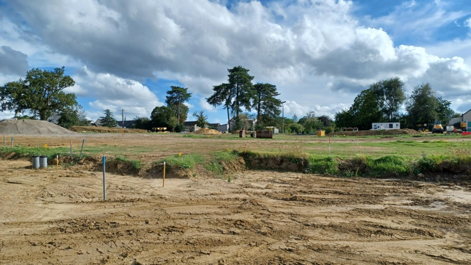 Terrain constructible de 502m2 à Soulaire-et-Bourg