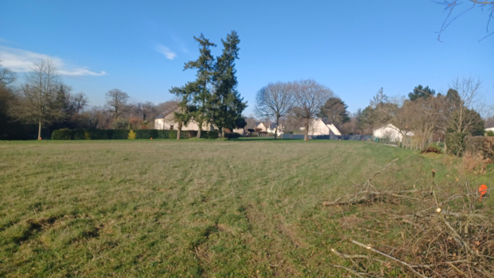 Terrain constructible de 343m2 à Poligné