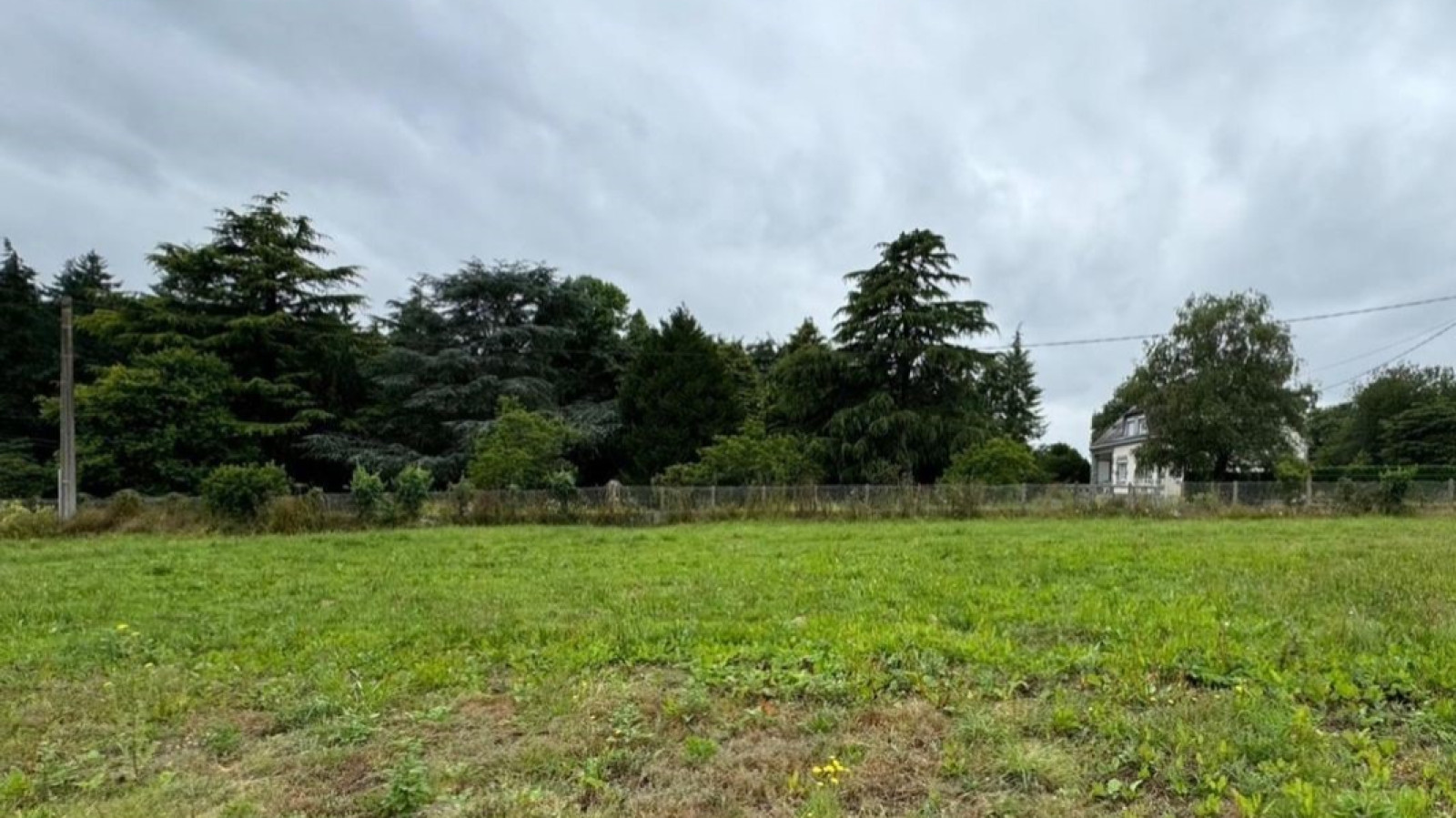 Terrain constructible de 400m2 à Sainte-Hélène