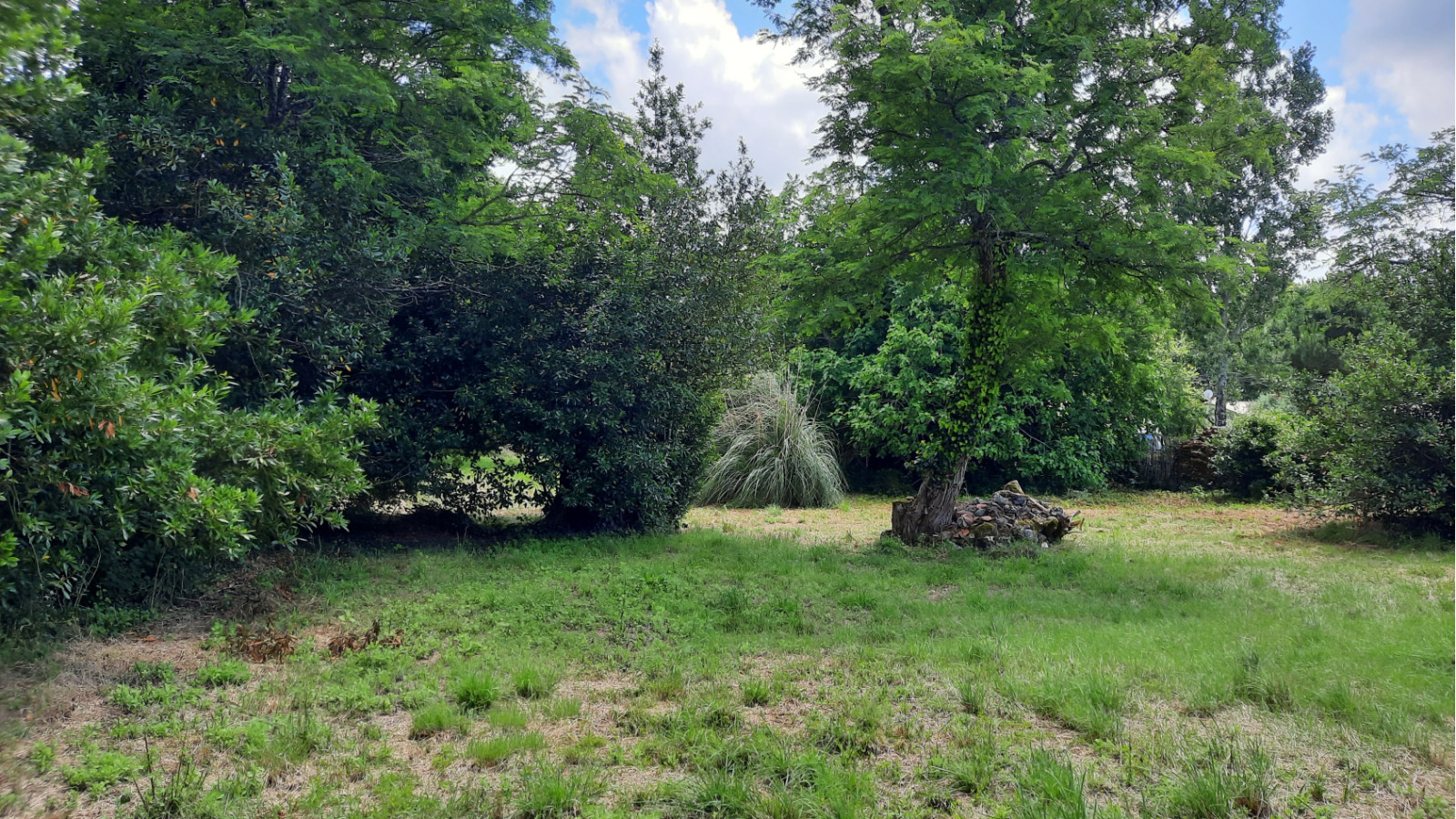 Terrain constructible de 449m2 à Vayres