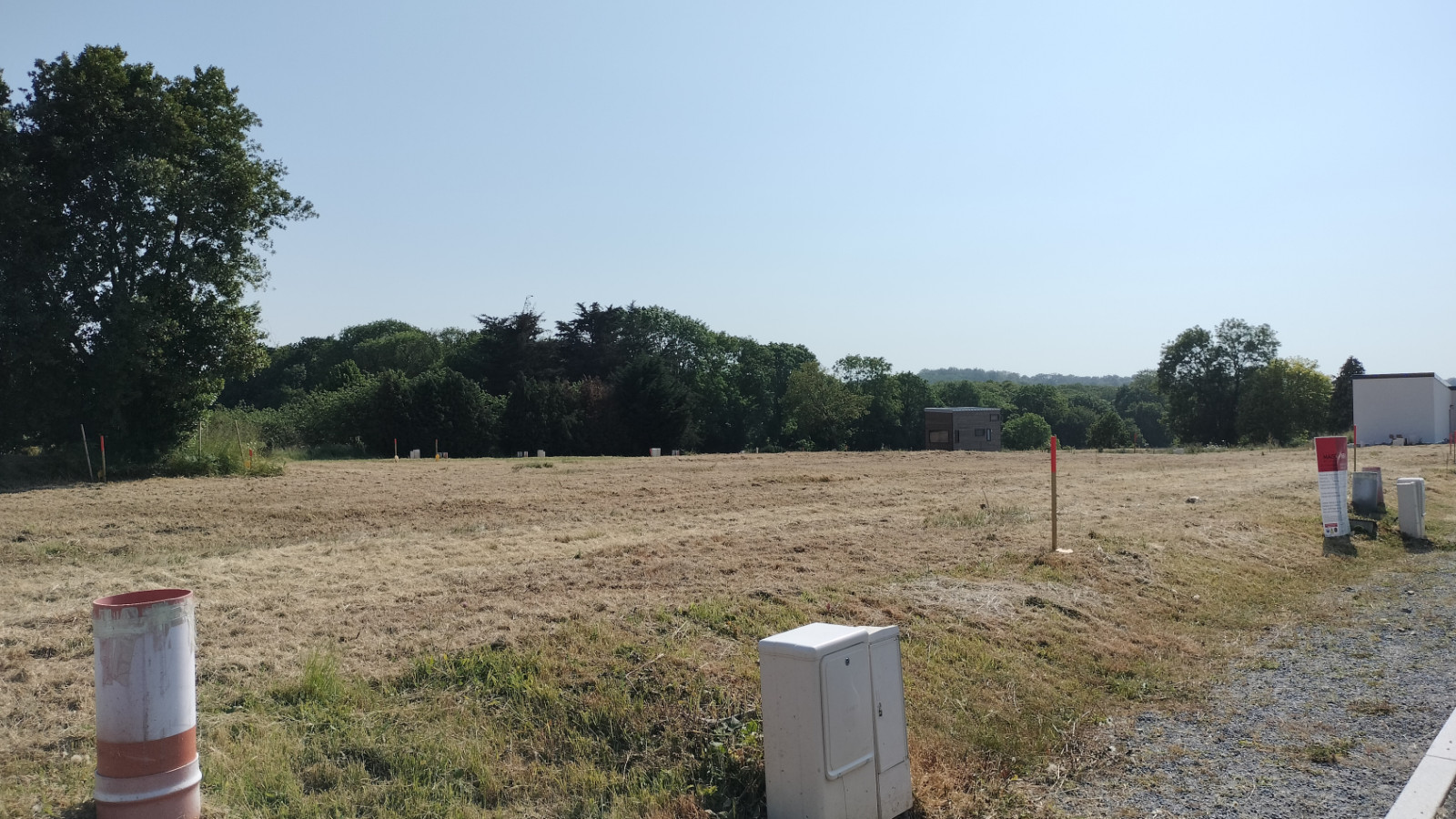 Terrain constructible de 370m2 à Torcé