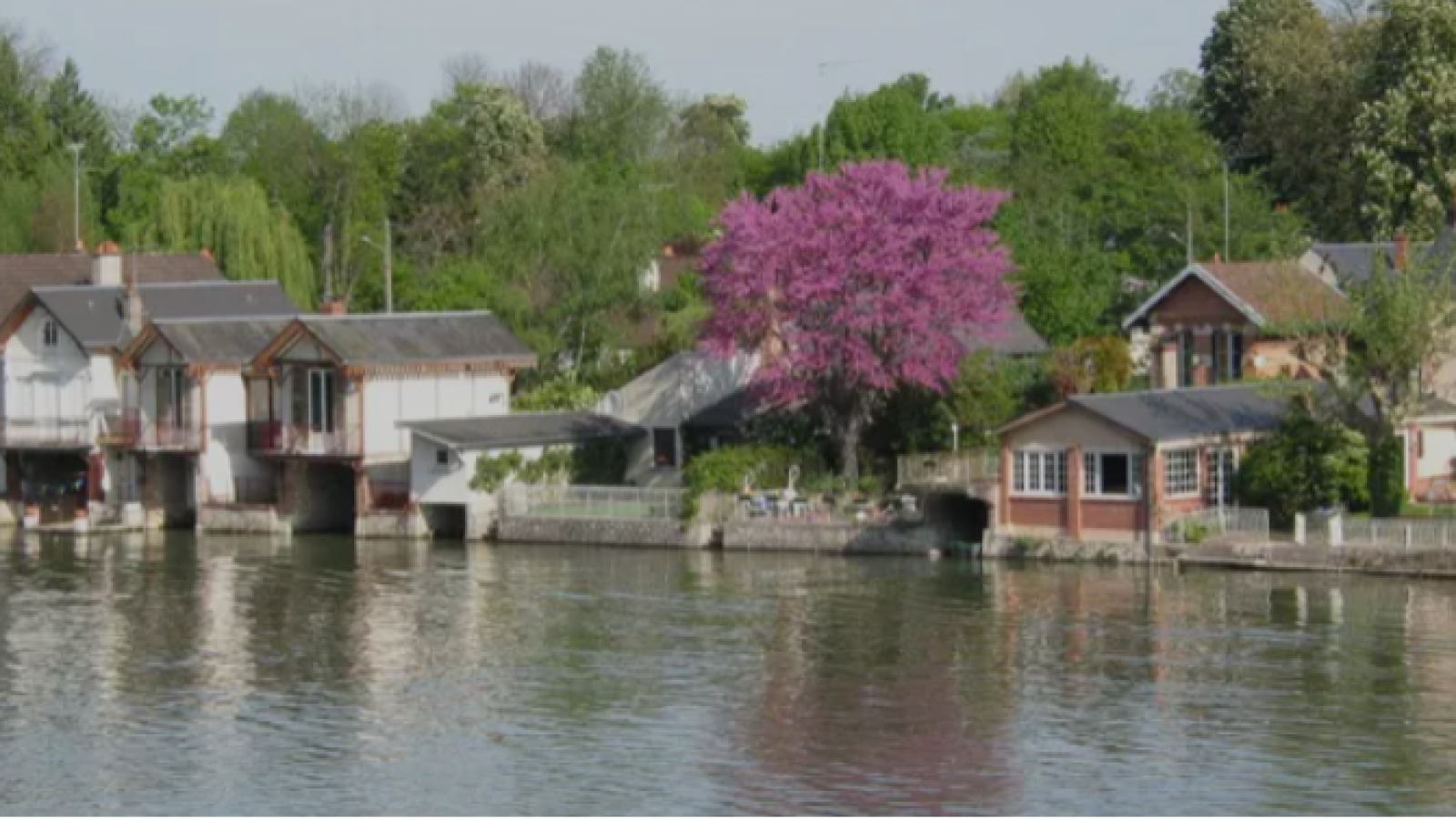 Terrain constructible de 594m2 à Olivet