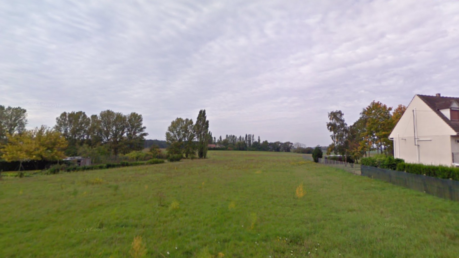 Terrain constructible de 790m2 à Traînou