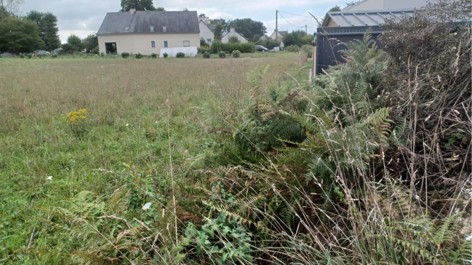 Terrain constructible de 350m2 à Monterfil