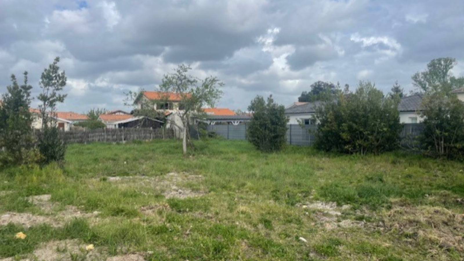 Terrain constructible de 385m2 à Eysines