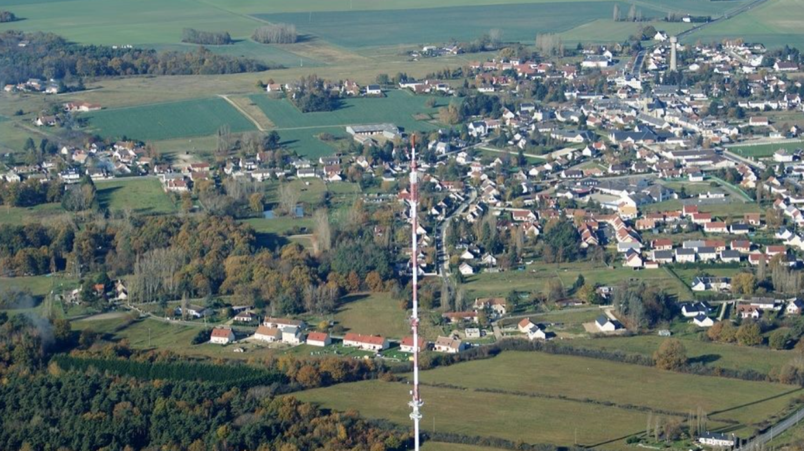 Terrain constructible de 557m2 à Traînou