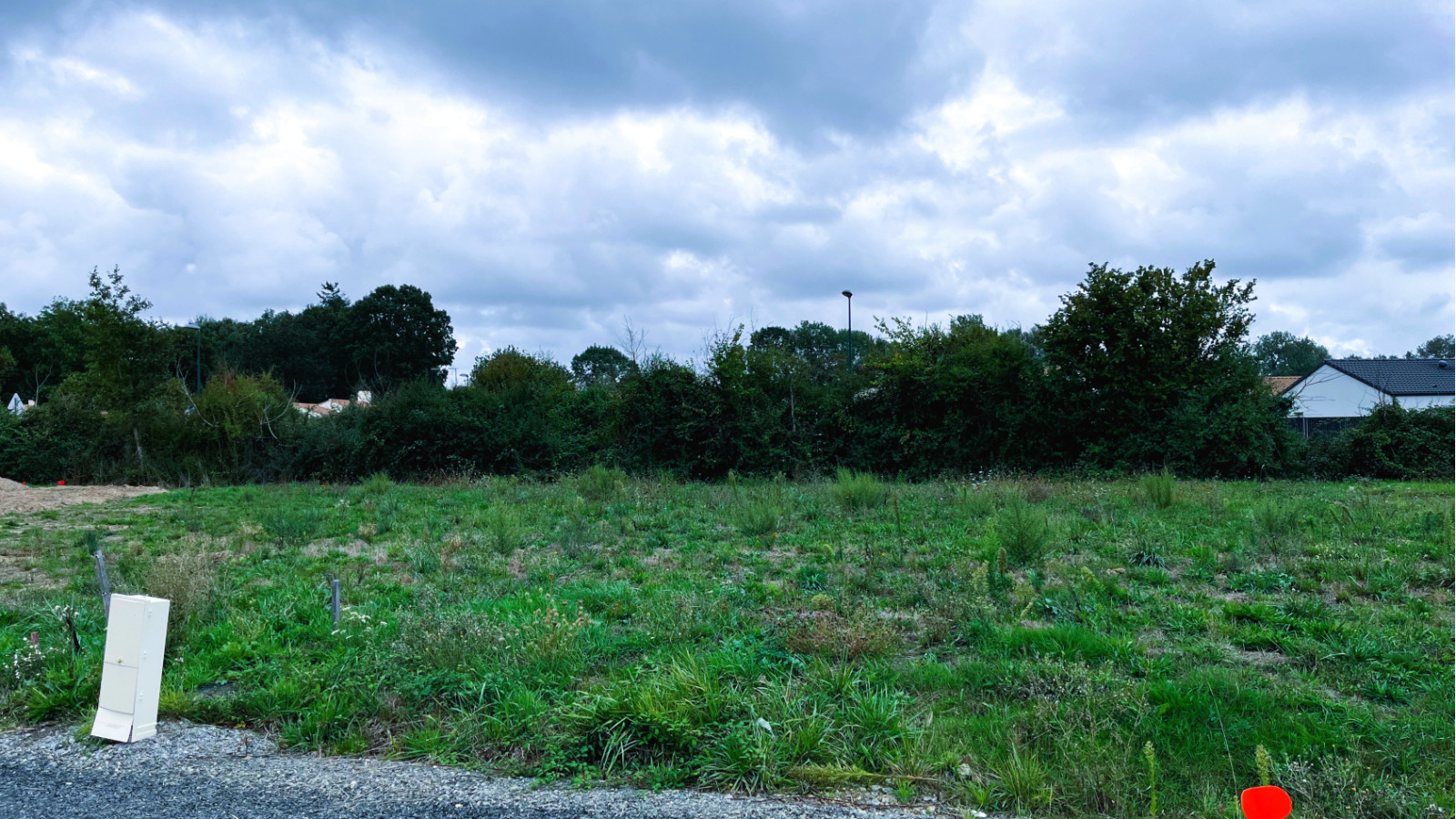 Terrain constructible de 400m2 à Maché