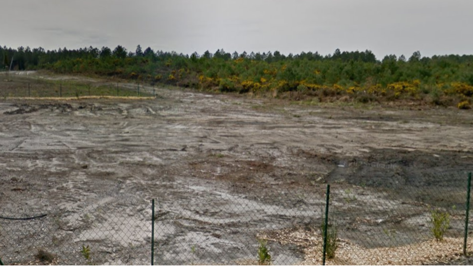 Terrain constructible de 1458m2 à Mios