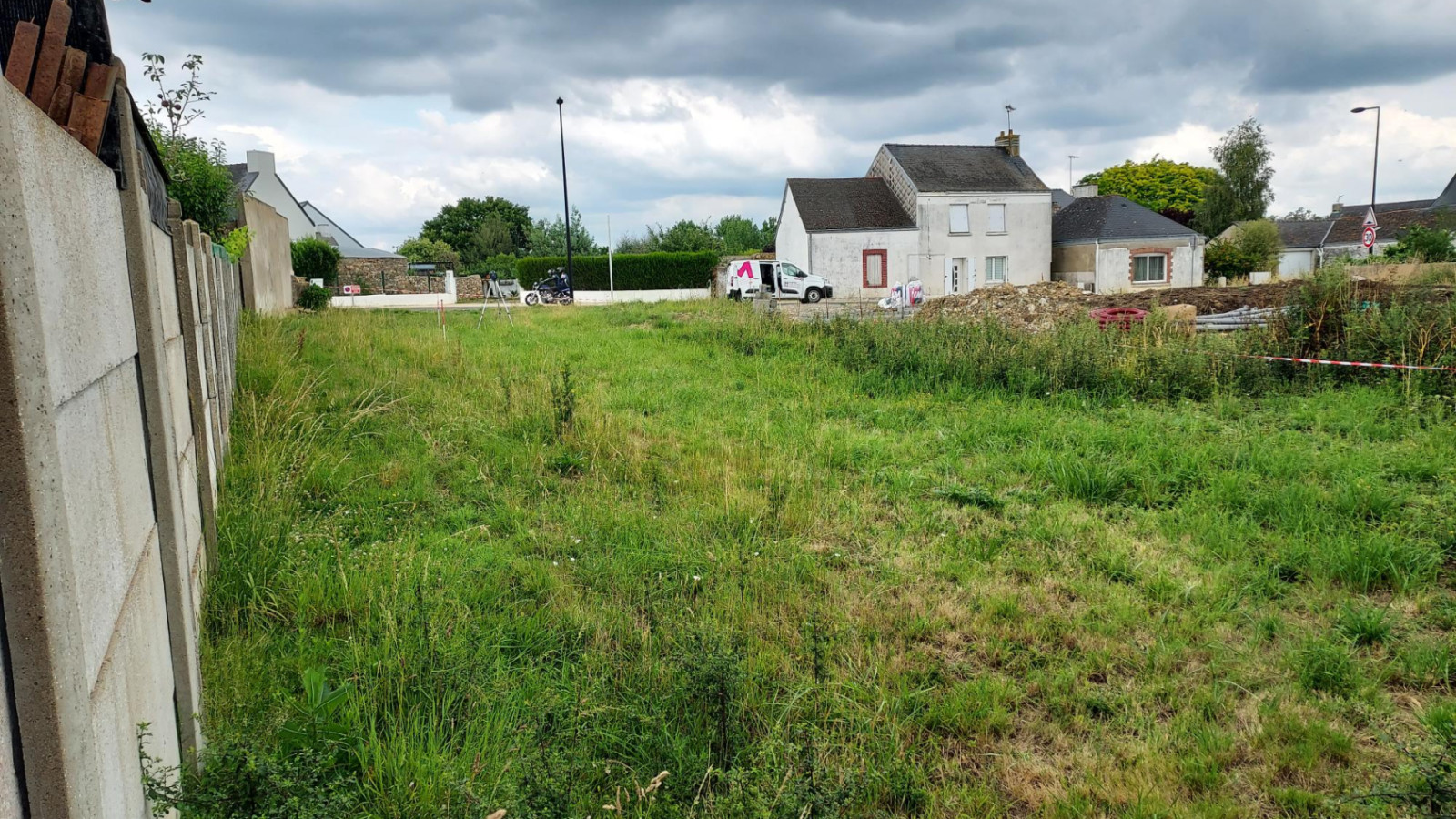 Terrain constructible de 407m2 à Bovel