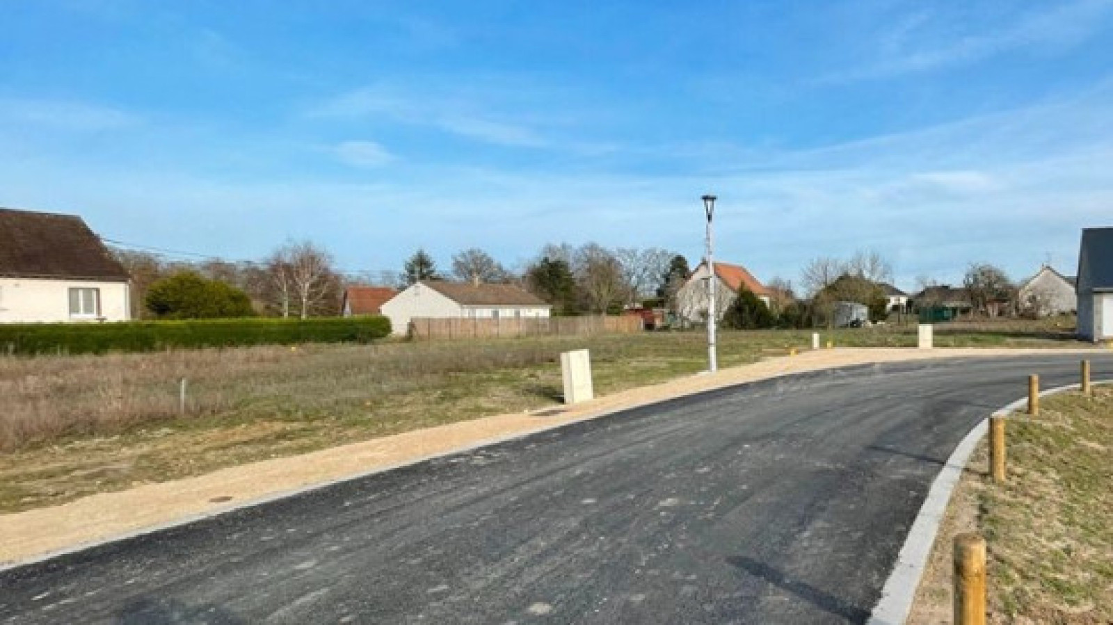 Terrain constructible de 440m2 à Chanteau