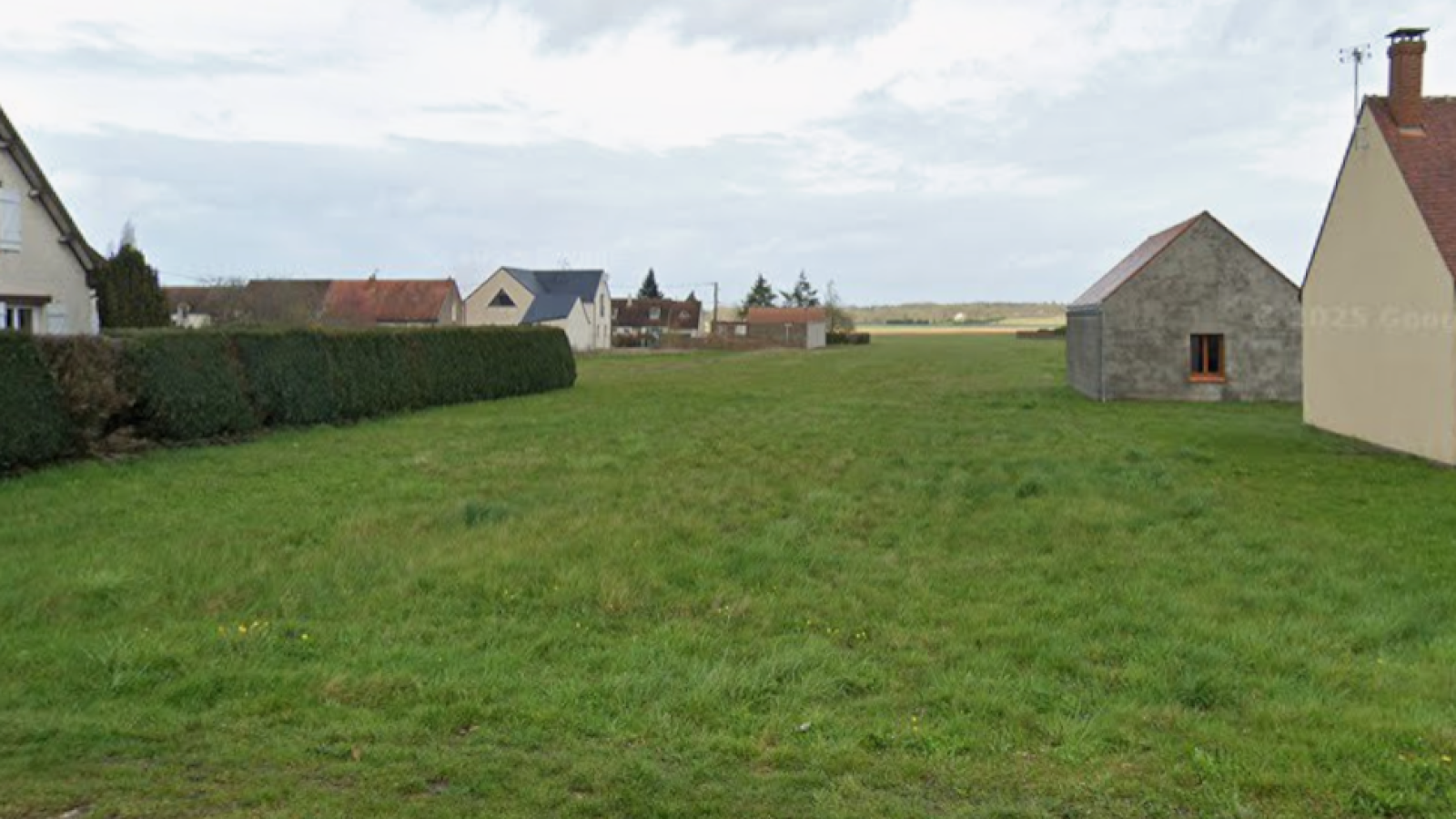 Terrain constructible de 1014m2 à Bou