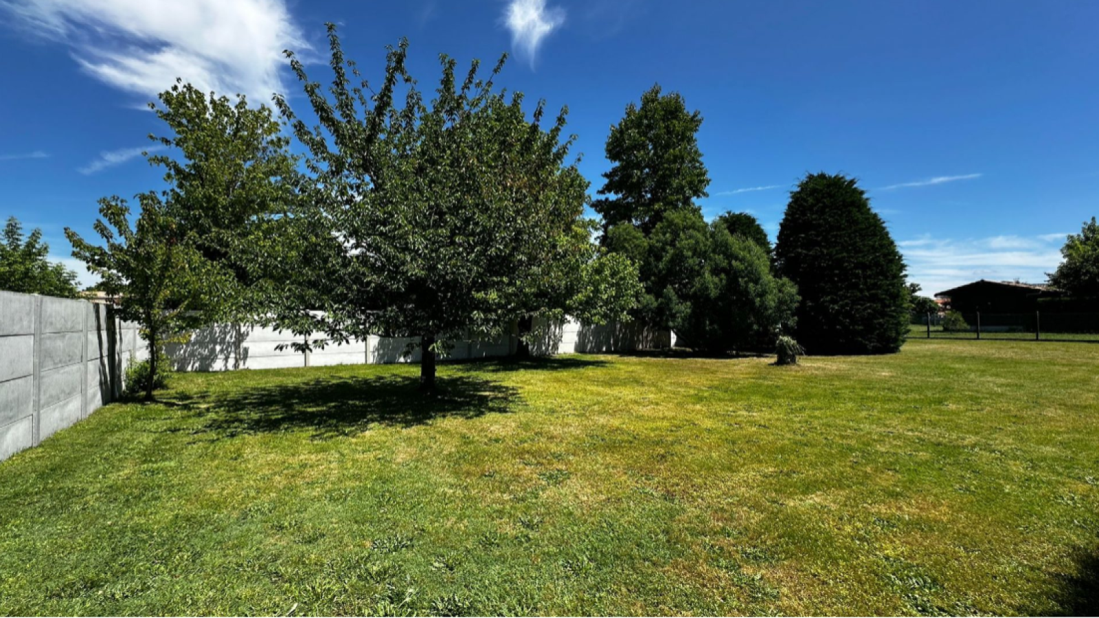 Terrain constructible de 593m2 à Beautiran