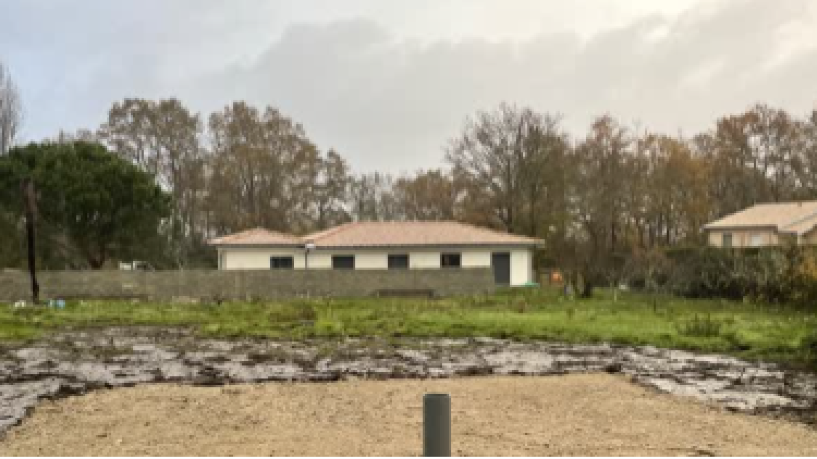 Terrain constructible de 694m2 à Saint-Sulpice-et-Cameyrac