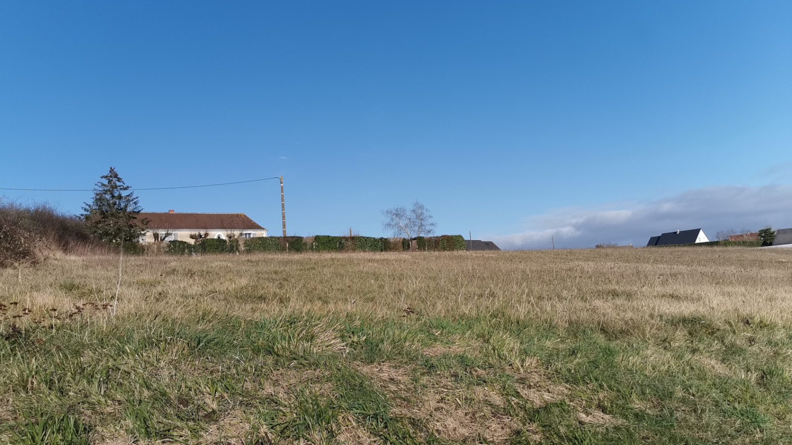 Terrain constructible de 283m2 à Monnaie