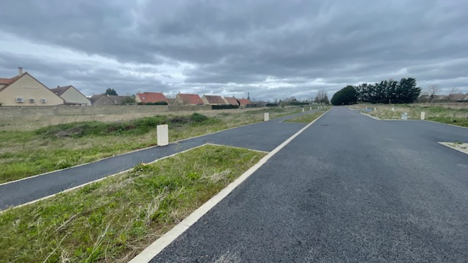 Terrain constructible de 589m2 à Fresnay-l'Évêque