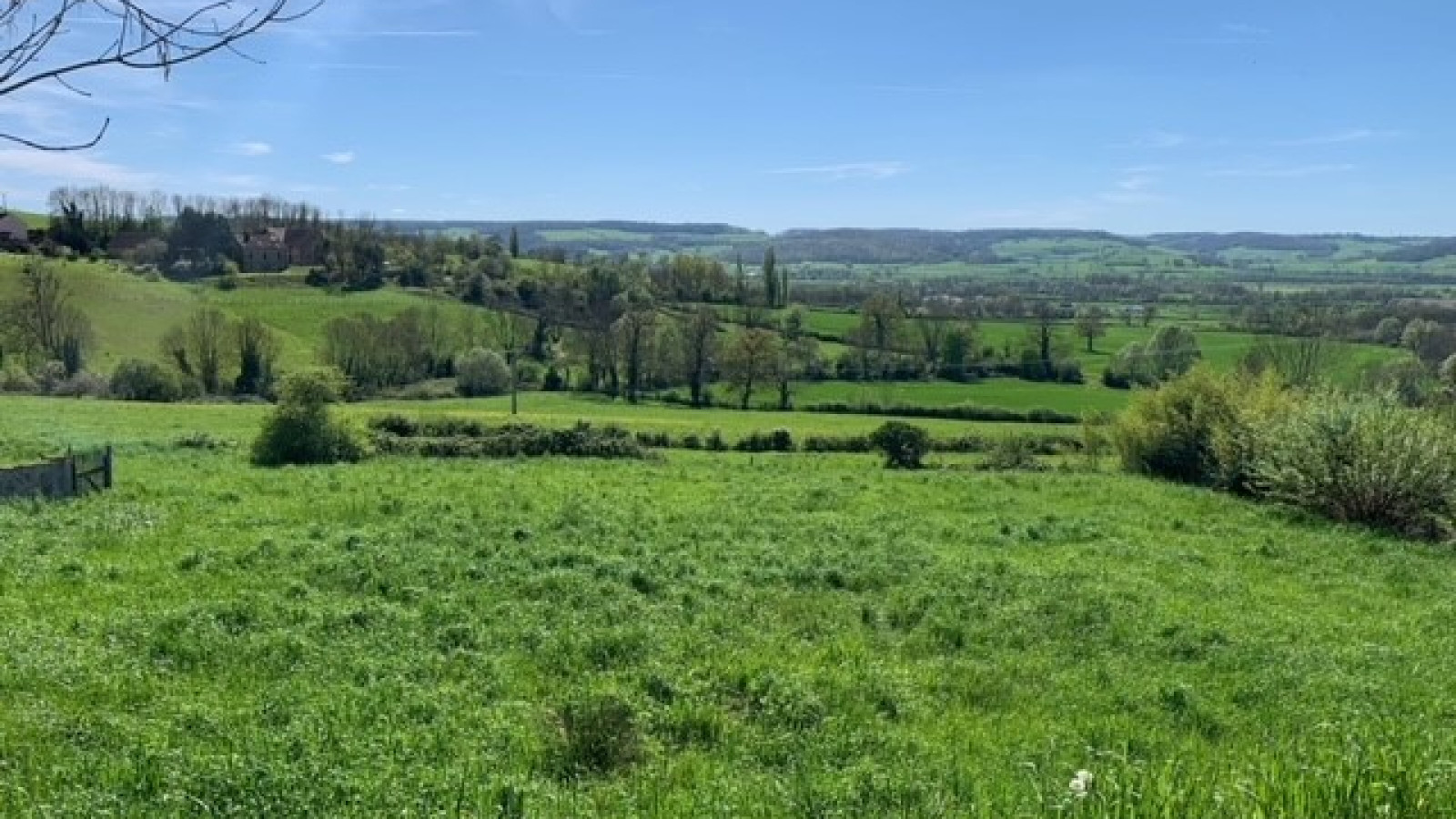 Terrain constructible de 1200m2 à Ménétreux-le-Pitois