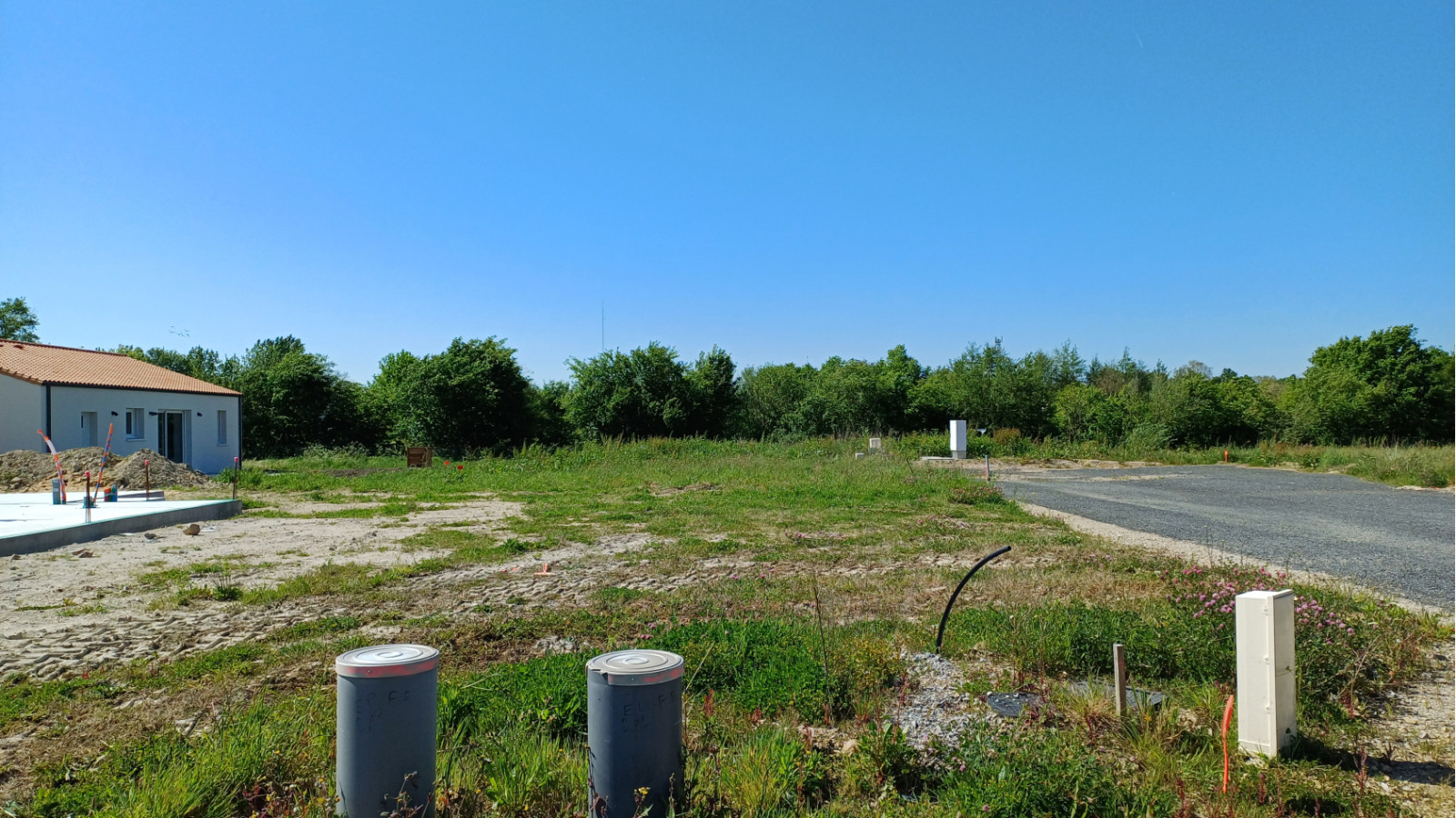 Terrain constructible de 600m2 à Nesmy