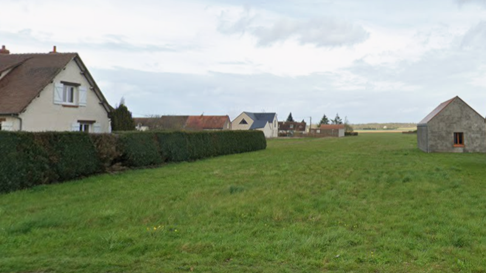 Terrain constructible de 1014m2 à Bou